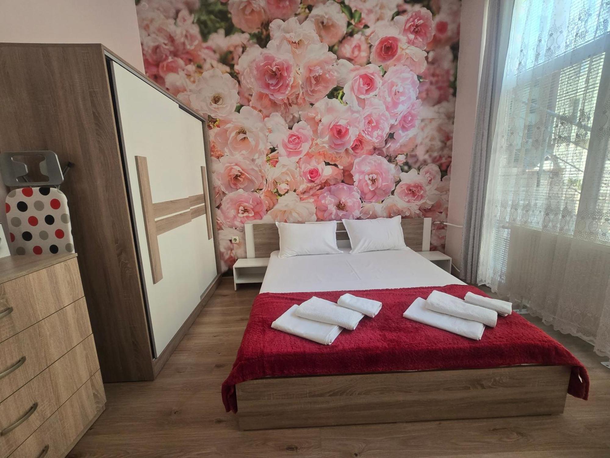 Apartment Roses *